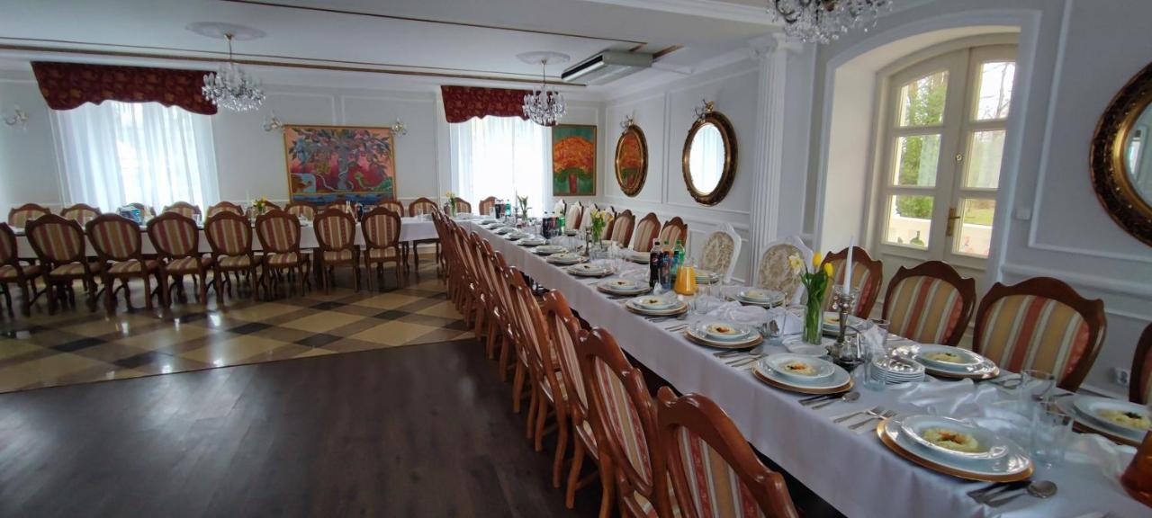 Dworek Wola Ociecka Esterno foto