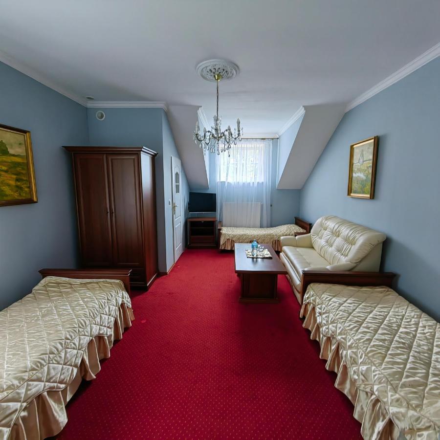 Dworek Wola Ociecka Esterno foto
