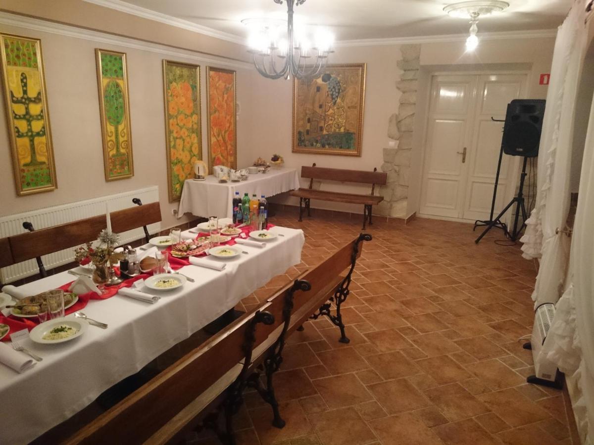 Dworek Wola Ociecka Esterno foto