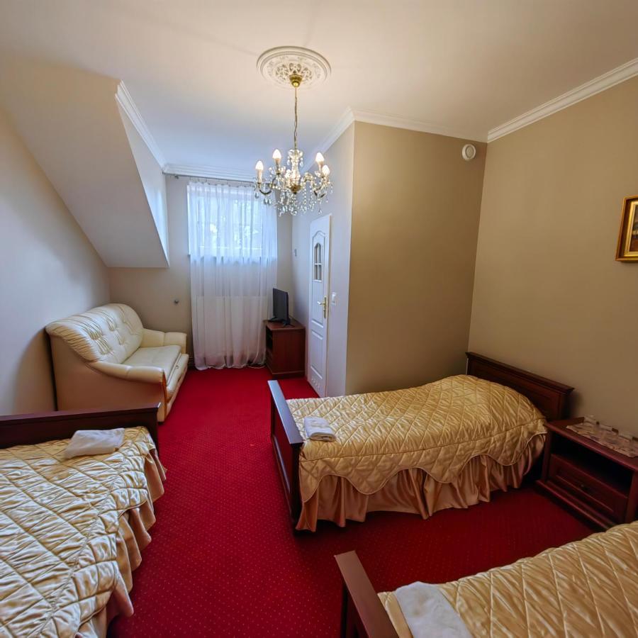 Dworek Wola Ociecka Esterno foto